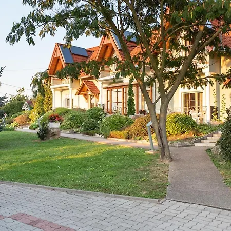 Andrea Wellness Garden Guest house 4*