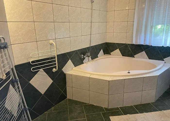 בית הארחה Andrea Wellness Garden 4*