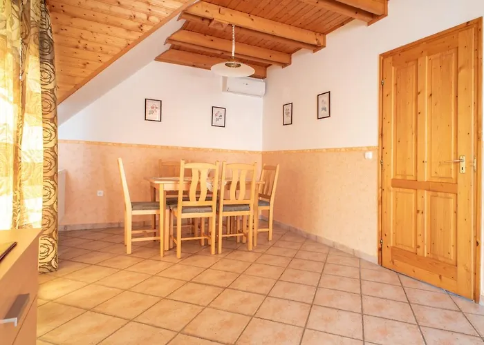 Andrea Wellness Garden בית הארחה